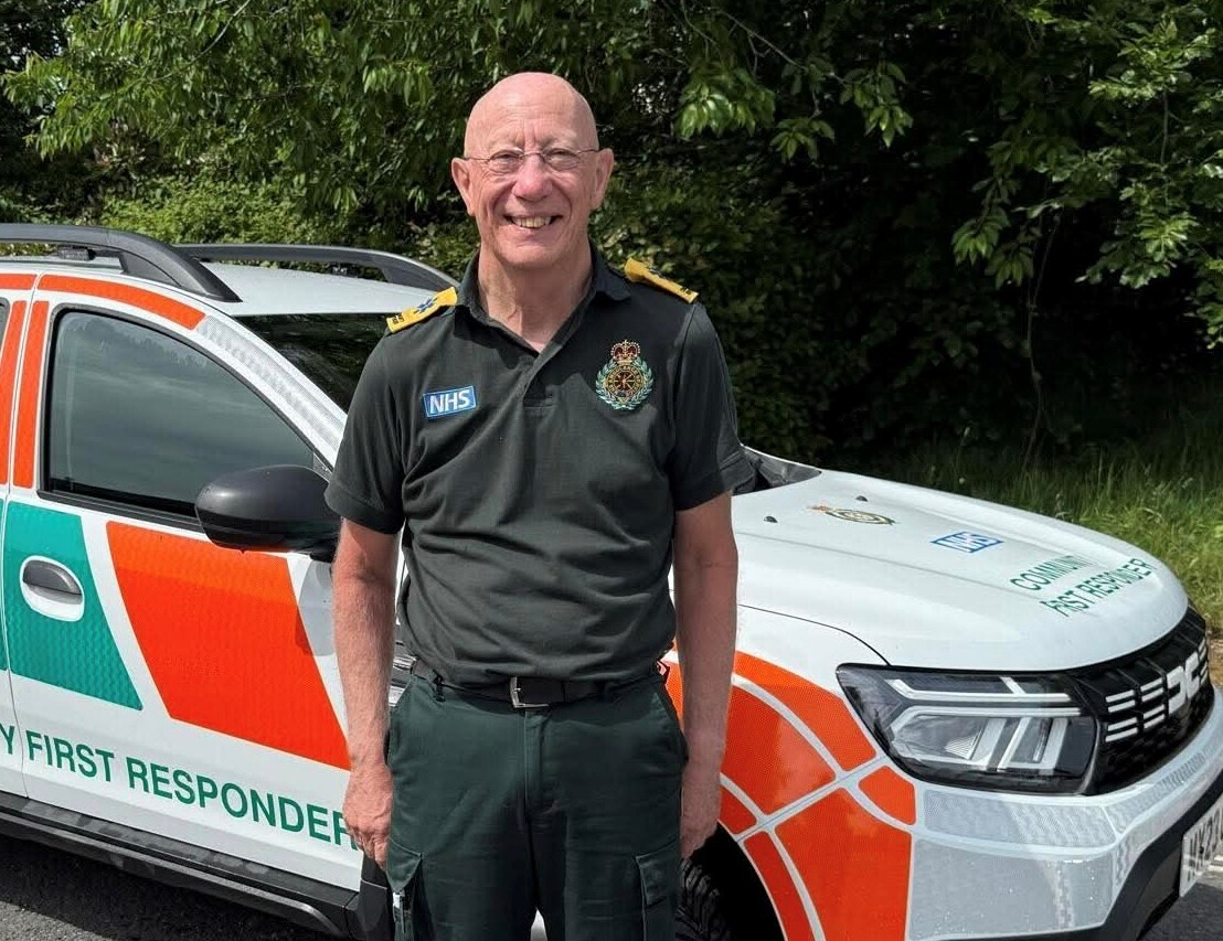 swasFT's tweet image. 🎖️ Celebrated in the King’s Birthday Honours 🎖️

Congratulations to Geoff Edwards, one of our incredible Community First Responders in #Barnstaple, who has been awarded the British Empire Medal (BEM) for services to his local community. 👏

▶️ swast.nhs.uk/news/barnstapl…