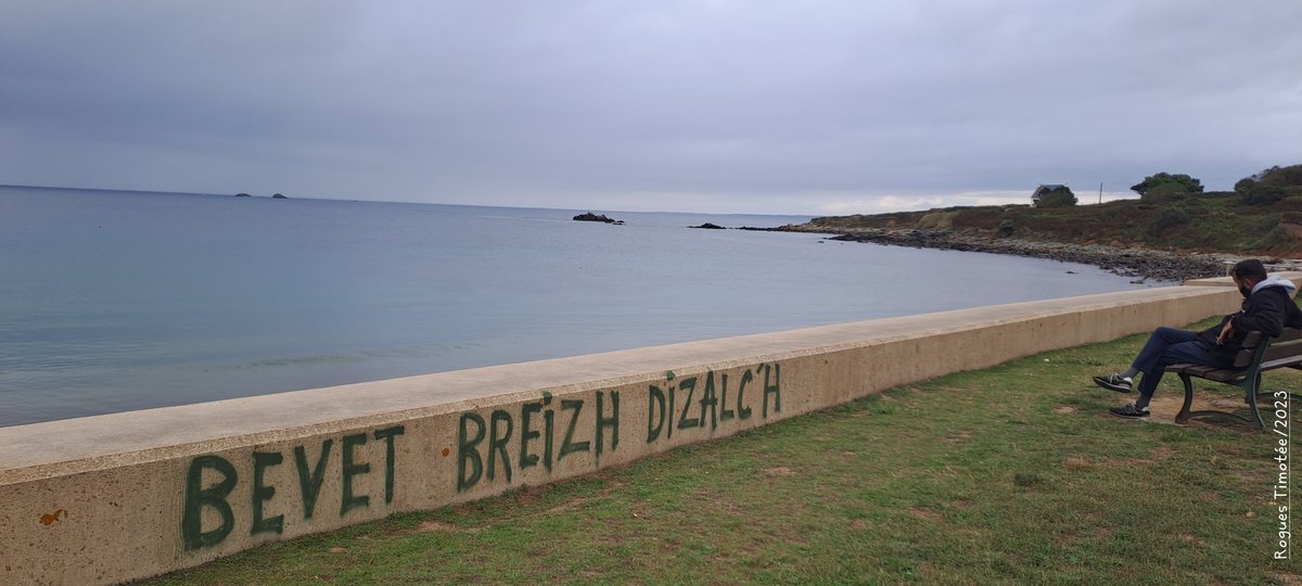 "Bevet Breizh dizalc'h"! War vord ar mor 'ba Plougasnou e 2023. 
Gouel Sant Erwan vat d'an holl ! Gouel broadel laouen d'an holl !
#Breizh #BreizhDieub #BretagneLibre #indépendance #Bretagne #Brezhoneg