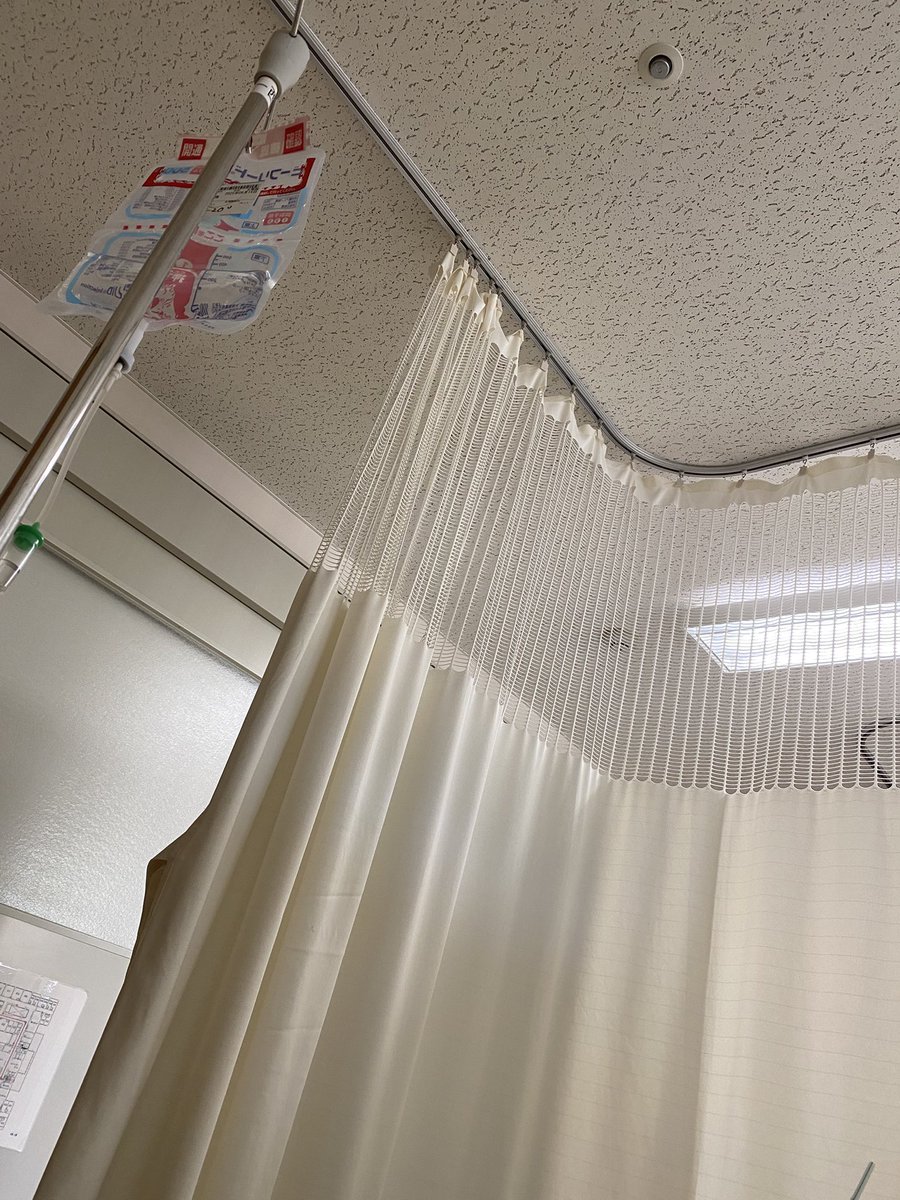 手術時間4時間だったそうだ
麻酔で爆睡してた
その日はICUで1泊
一般病棟へ戻ったが経過観察で個室
リハビリ科の方にさあ歩きましょうかって術後一日目だよ！
やってやるよで1000m歩いてやったら看護師びっくりしてた普通は5~30mらしい
ってことは伝説作ったわ🤣
昼ご飯でた回復順調だ👍
傷口は痛い😭