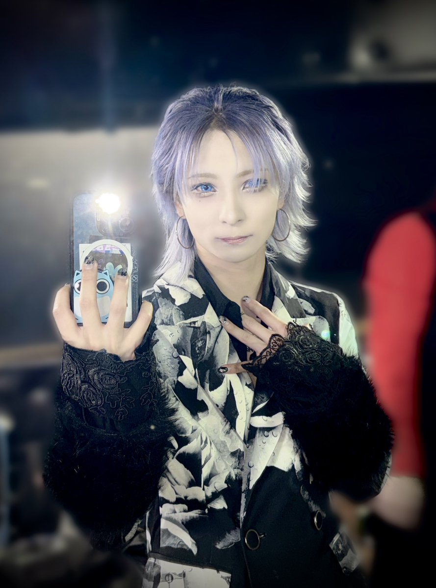 青が似合うかも🦋🖤