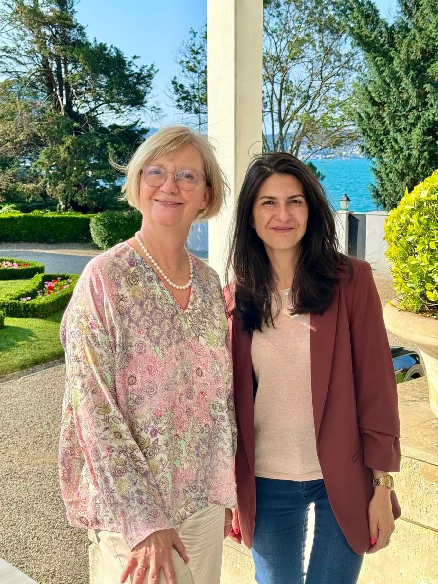 Sibylle Katharina Sorg (@gerambturkiye) on Twitter photo İlk yurtdışı ziyareti, Devlet Bakanı <a href="/SerapGueler/">Serap Güler</a>’i doğrudan 4 günlüğüne Türkiye’ye, İstanbul ve Hatay’a götürüyor. Bu, 🇩🇪 ve 🇹🇷 arasındaki yakın ortaklığın önemli bir göstergesidir. İlk yurtdışı ziyareti, Devlet Bakanı <a href="/SerapGueler/">Serap Güler</a>’i doğrudan 4 günlüğüne Türkiye’ye, İstanbul ve Hatay’a götürüyor. Bu, 🇩🇪 ve 🇹🇷 arasındaki yakın ortaklığın önemli bir göstergesidir.
