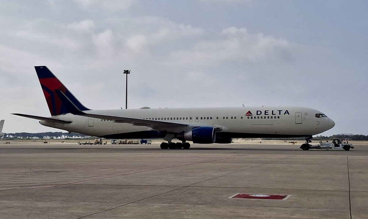 Aeroinfo Barcelona-El Prat tweet media