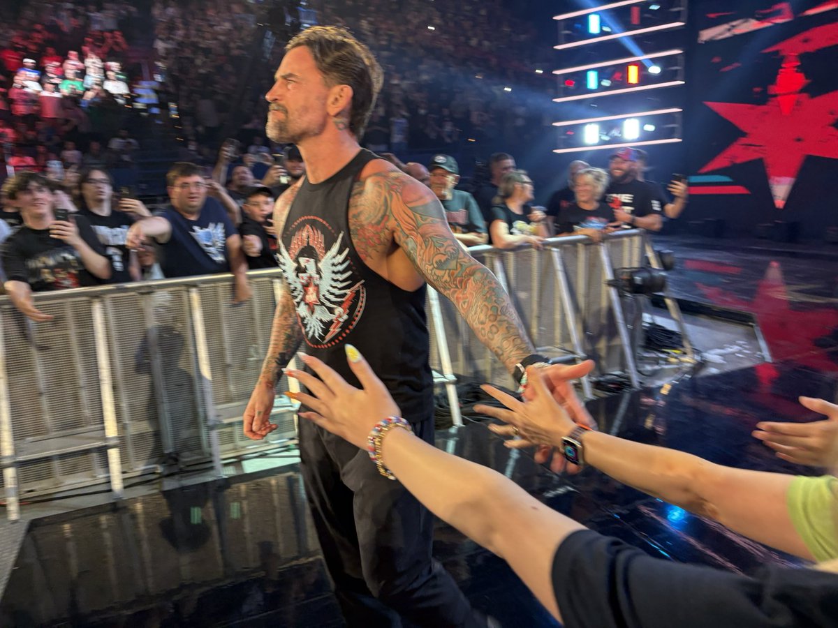 CrisRitchiePics's tweet image. Smackdown was fun.