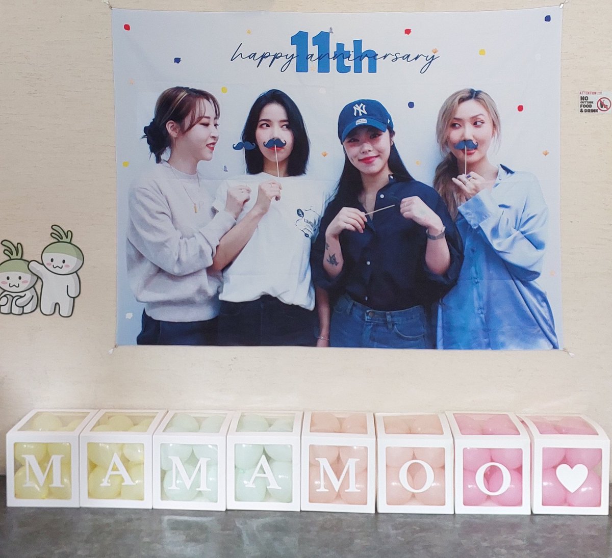 nasiyongreng's tweet photo. Its ongoing rn!! Msian Moos lets gather around in Eden Cafe, Lot 10 ~~ Many lucky draws and cute side activities await~
#DreamsUnitedbyDestiny
#MamamooWillContinue https://t.co/q8WiNmwadK