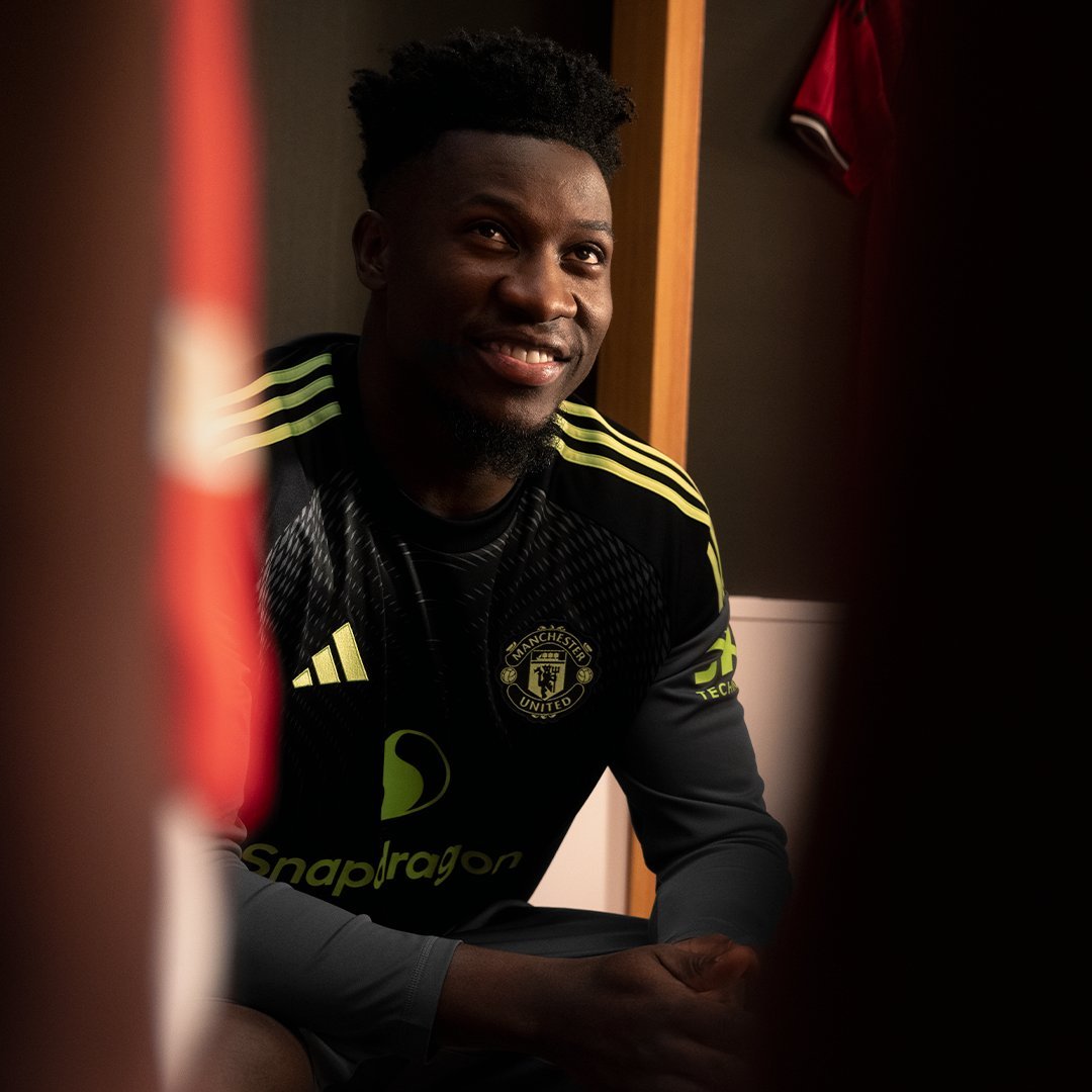 ManUtd_ID's tweet photo. Tak kalah istimewa dari jersey home baru.  👕🧤

Jersey kiper @adidasFootball ini tampak segar dan elegan. 👌

🛒 https://t.co/hHtfgWc0oM

#MUFC https://t.co/2EIj3gOEnd