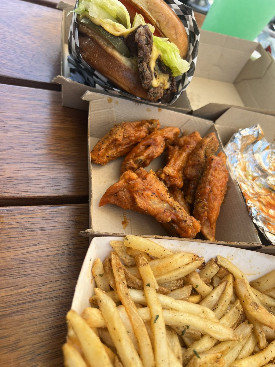 SidSpots's tweet photo. OG Burger Combo, Mild Lemon Pepper Wings &amp; Honey BBQ Shrimp @ Marathon Burger #sidspots #cali #TMC #goodeats https://t.co/U6bcPBjoMT