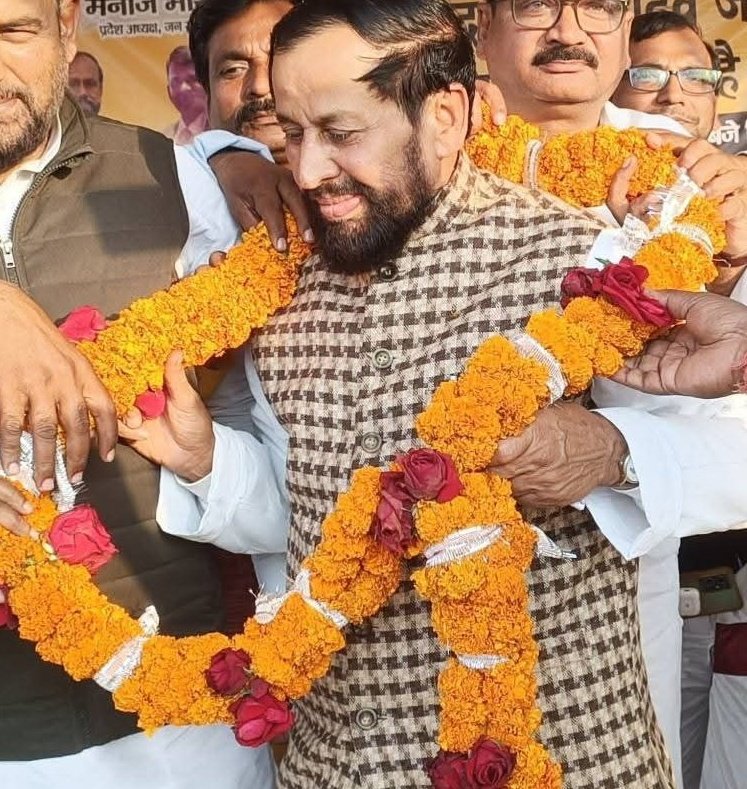 RajMohanGandhi3's tweet image. कौन है वो महान समाजवादी नेता जो अपनी जीती हुई सीट कर्पूरी ठाकुर के लिए छोड़ दिया था?
नाम है:- देवेन्द्र यादव @DevendraYadavMP.जिन्हे देश में राशनकार्ड के सूत्रधार माने जाते हैं।
•फुलपरास की वो सीट थी।
 •कर्पूरी ठाकुर CMबने थे।उनको विधानसभा/विधानपरिषद से जीतना अनिवार्य था।