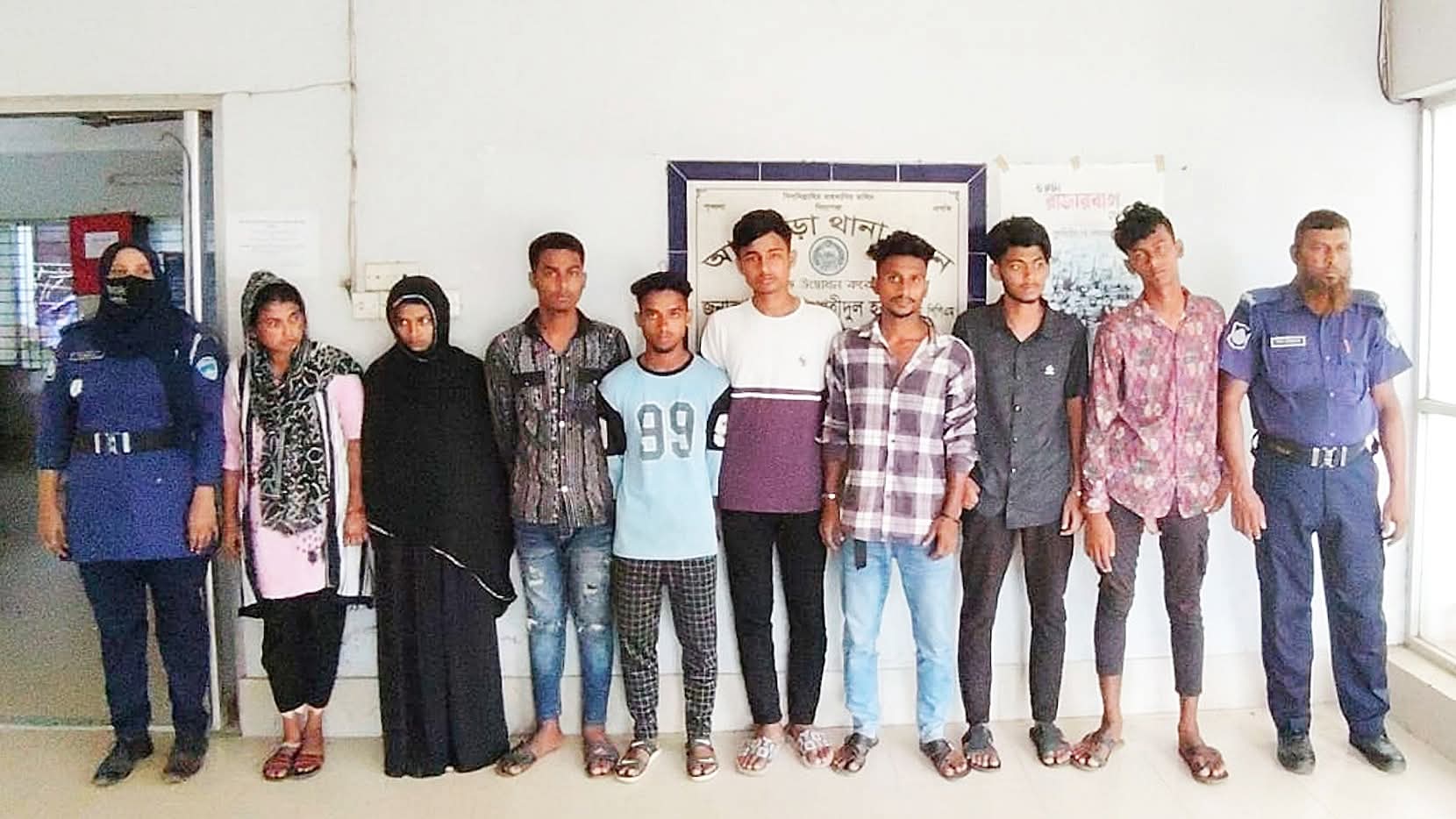 আখাউড়ার আবাসিক হোটেলে পুলিশের অভিযান: অসামাজিক কার্যকলাপে জড়িত ৭ জন আটক