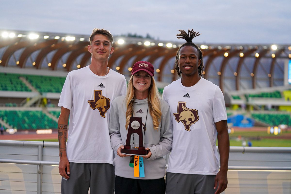 TXStateTrack's tweet image. Hold it up ⬆️🏆

#EatEmUp