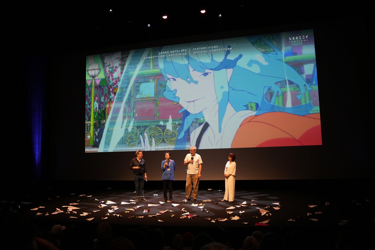 ChaOmovie's tweet photo. #アヌシー国際アニメーション映画祭
─────── ⋅𖥔⋅ ───────
⠀
映画『ChaO』世界最速上映🎥
会場を埋め尽くした
約1,000名の観客から笑い声や拍手が☺️
⠀
登壇した #青木康浩 監督コメント🎙️
「混ぜるな危険とは良く言いますが、この作品はごちゃ混ぜです。人魚と人間、コメディとシリアス、そしてまさかのSTUDIO4℃での制作です。ハッピー、スペクタクル、ユーモアを体感してください。」
⠀
▽上映会&舞台挨拶 報告レポート 全文はこちら
https://t.co/4B6HkOWdnJ
⠀
#映画ChaO 𝟴.𝟭𝟱(𝗙𝗿𝗶) 𝗥𝗼𝗮𝗱𝘀𝗵𝗼𝘄🧜‍♀️🫧
#AnnecyFestival 
#AnnecyInternationalFilmFestival2025