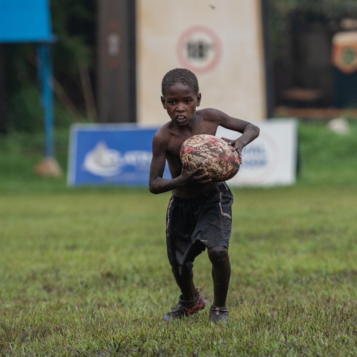 Rainy mornings can't stop us. Let's focus on the basics. And remember, two hands on the ball means it's attack time.

9.00am-12.00pm, let's get intense. 

#KyadondoRugbyAcademy #KyadondoAt25 #ForRugbySince1999