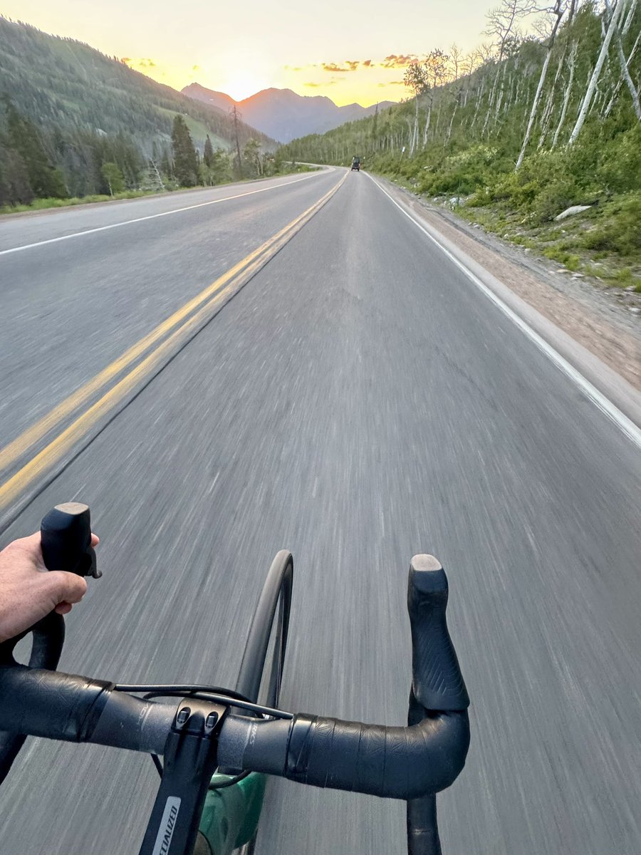 Chasing the last light of the day down the canyon. #deskjockeypedal