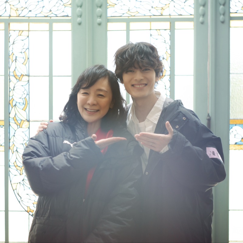 mamono_tvasahi's tweet photo. ˗ˏˋ 📸 ˎˊ˗

争うシーン撮影前の
塩野さんと神野さん😊
このあと、カメラが回ると…😱💥

#魔物마물　全8話
ご視聴ありがとうございました🙏
#TVer で最終回配信中！
ぜひ＼何度でも／お楽しみください🆓

#魔物マムル
#麻生久美子 #塩野瑛久
#神野三鈴