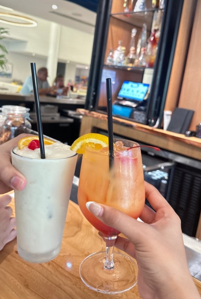 garimaaaah's tweet photo. Namaste sabko 🍹 https://t.co/p0hIIFMPY3
