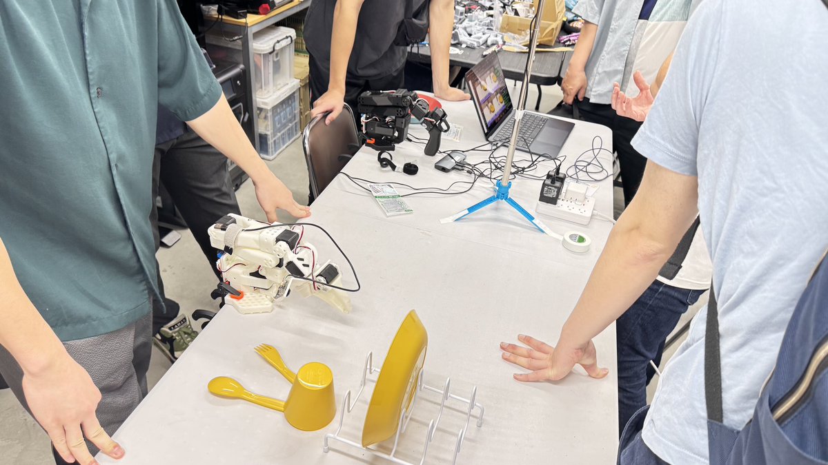 robostadion's tweet image. SO-101ARM組み立て
sim to real
模倣学習
physical AIの色々が並列で行われててまさにハッカソンです。

#LeRobotWorldwideHackathon
#robostadion