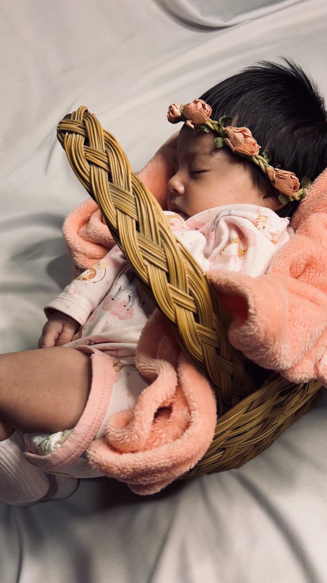 gracias por hacerme muy feliz hija, sos todo para mi vida, te amo feliz primer mes💗