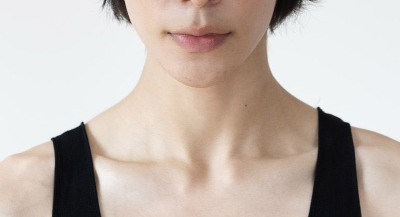 30aaIuyJIIi0qmc's tweet image. 背中にも黒いの格納してるのに
「ここから羽根が生えます」と告げられたら信じてしまいそうな真っ直ぐで美しい鎖骨

＃ラウール
 #modelsmilano