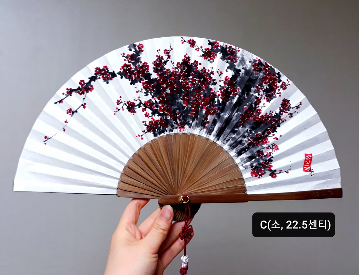 "이번 해도 어김없이 매화가 피엇구나"
#등등곡 재연 #rt 이벤트🎭
취미로 그리는 매화 부채 나눔(1차)
*2차는 청매화 예정
(연뮤계 대상/ 알계거래계나눔봇 제외)
- 5명 나눔이며, 부채는 랜덤 증정
- 소3개, 중1개, 대 1개 (사진 타래에 계속, 접은 길이)
당발은 등등곡 첫공일인 6/24 입니다!