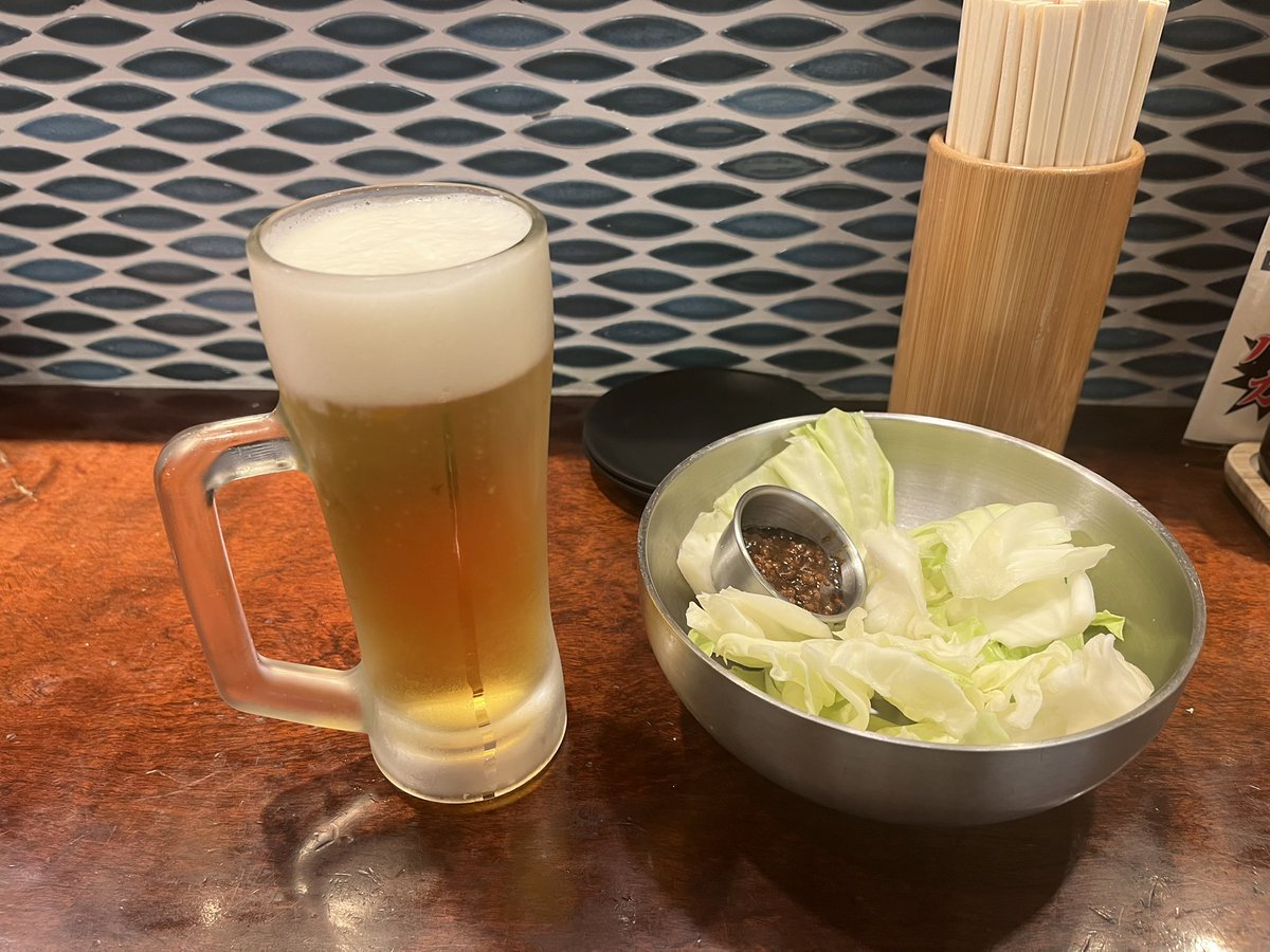 サークル合流前にランチ。我慢できずに1人で祝杯します