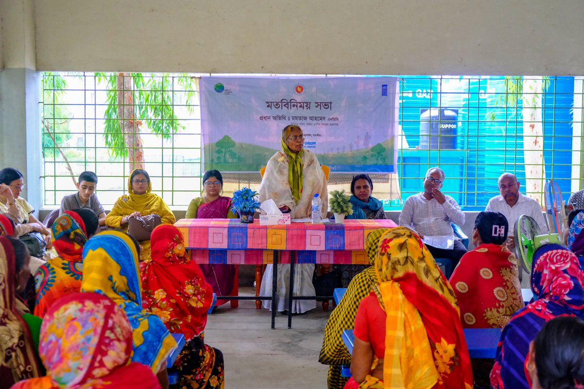 UNDP_BD's tweet photo. Recently, Mamtaz Ahmed NDC, Sr Secretary of 🇧🇩#MoWCA, visited the #GCA Project in Satkhira & joined a discussion with the local community.
“I’m delighted to see modern solutions resolving the water crisis here. The community-led maintenance system is truly impressive,” she said. 
To know more about GCA🔗https://t.co/EaNtMOCJxz @theGCF