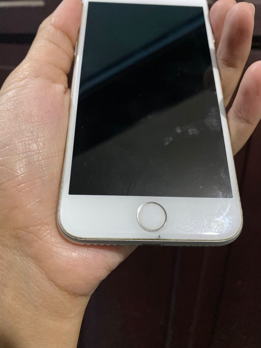 linanggeng's tweet photo. WTS iPhone 8 64GB (HP + Dus)
Semua masih fungsi normal gk ada kendala
Fingerprint aktif
Sinyal all operator
Kamera D/B apik

Minus ada retak deket tombol home (cek pict) gk ngaruh ke fungsional

1.35jt aja nett
COD Depok, Bogor dan KRL Jakarta Kota
Ready toko IJO https://t.co/c2efmvvRON