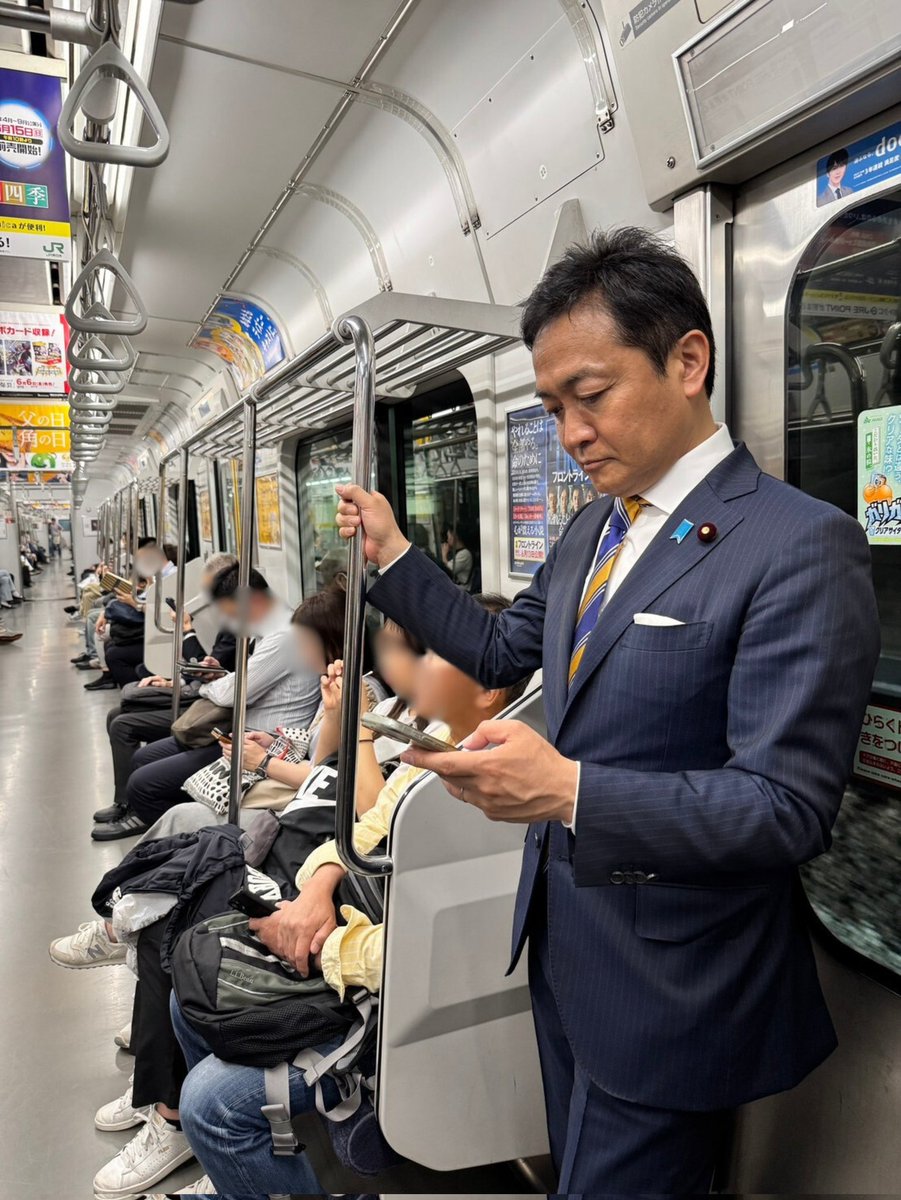 kokumin_ouen's tweet photo. 電車に乗ったら
#玉木雄一郎 議員が普通にいた🐱 https://t.co/Z4IVnAmJuy