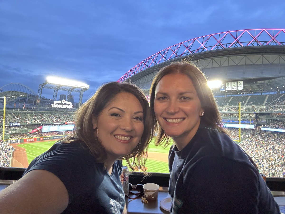ProducerLinzers's tweet photo. Such a great win and a great time with the @Mariners love every minute with you! https://t.co/PDQo6TiZF0