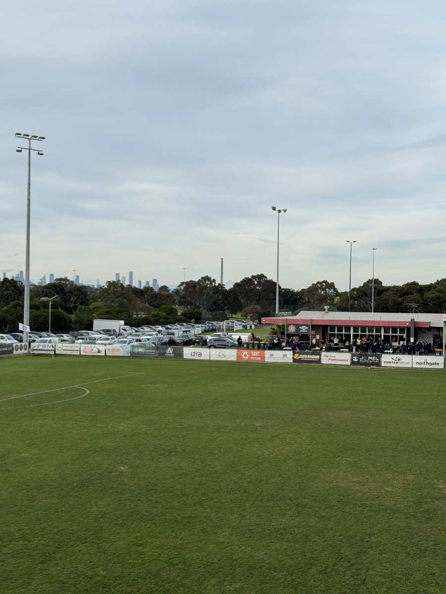 3/3 coms: Altona and Hume City.
Not raining sideways this time thankfully but a tornado could be on the cards given the wind. 

🗣️🎙️: youtube.com/live/YlSYYCKKm…

<a href="/nplvictoria/">NPL Victoria</a>