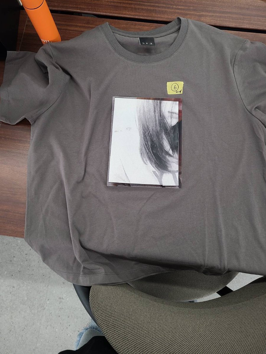 ystk_yrk's tweet image. はろはろー🙌🏻
しらふの限定版の
Tシャツが完成しました👏
アンケートに協力して頂いた皆様のお陰様ですんなり決まりましたが、その前までは眩暈がするくらい悩んでたグレーverも思い出に載せておきます😂
7月には購入してくださった皆様と
お揃い白T🤍でございます
また来月お会いしましょう💋