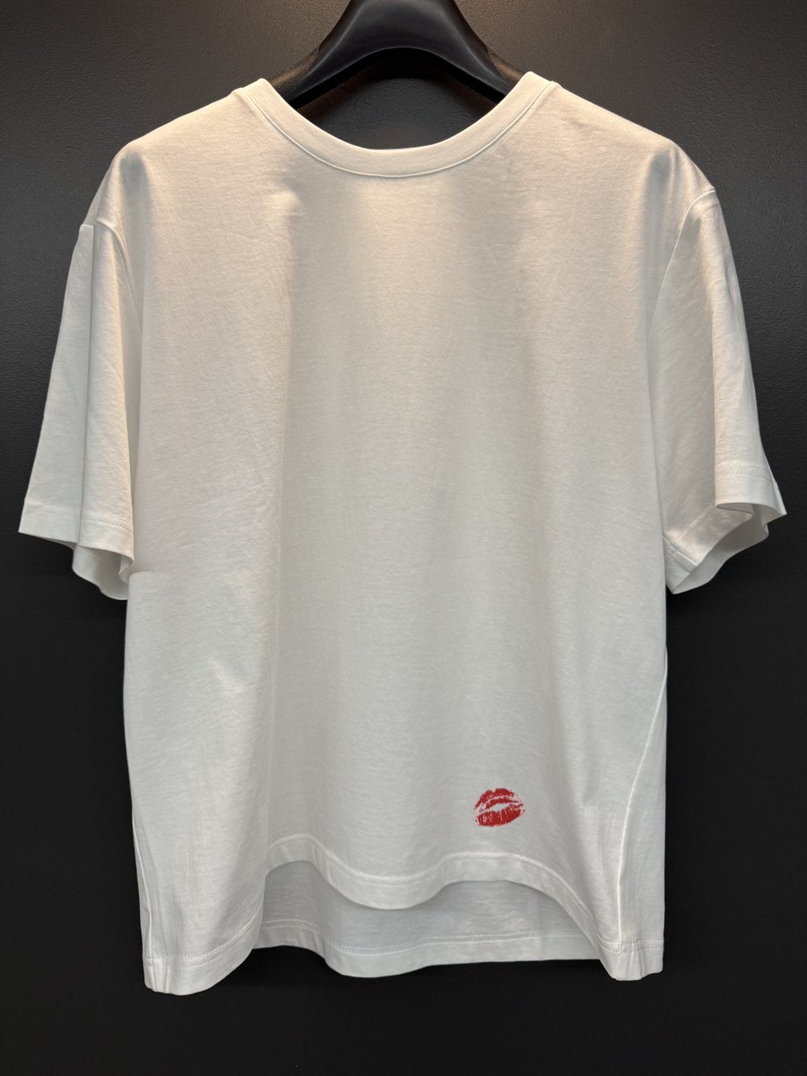ystk_yrk's tweet image. はろはろー🙌🏻
しらふの限定版の
Tシャツが完成しました👏
アンケートに協力して頂いた皆様のお陰様ですんなり決まりましたが、その前までは眩暈がするくらい悩んでたグレーverも思い出に載せておきます😂
7月には購入してくださった皆様と
お揃い白T🤍でございます
また来月お会いしましょう💋