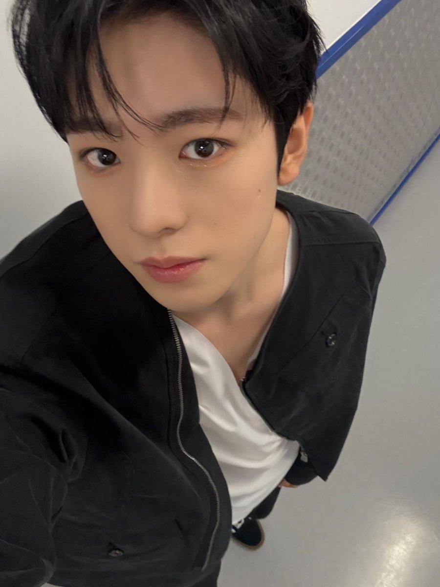Sijeuniee~ how are you these days? 요즘 잘 지내고 있어? I’ve been thinking about you a lot lately… Do you miss me? 나도 너 많이 보고싶어 ㅠㅠ