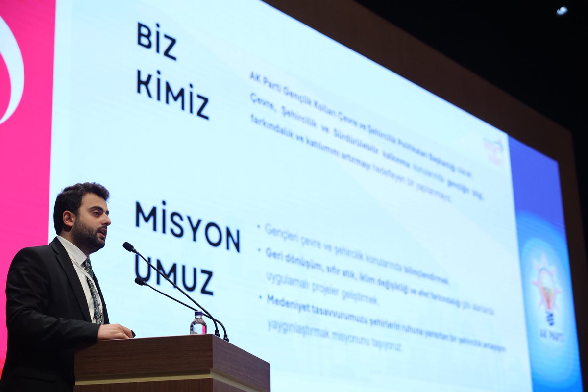Genel Merkez Gençlik Kolları Çevre ve Şehircilik Politikaları Başkanlığı olarak #GeleceğeNefesŞehirlereDirenç çalıştayımızda sunumlarımızı gerçekleştirdik.

#TürkiyeYüzyılı’nın çevre ve şehircilik vizyonuyla; 81 ildeki genç kardeşlerimize nasıl dokunabileceğimizi, sahadan elde