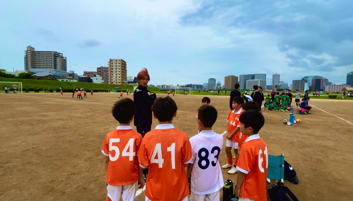 JunMizu1991's tweet image. 今年度から始めた青少年スポーツコーチの行動分析プロジェクト✨

指導現場に足を運び、コーチングの様子を撮影しています！選手の前でどんな言葉を使い、どうふるまうか。コーチの振り返りに役立てていただいています🙌

自分も撮影してほしいというコーチがいらっしゃれば、ぜひお声がけください😆