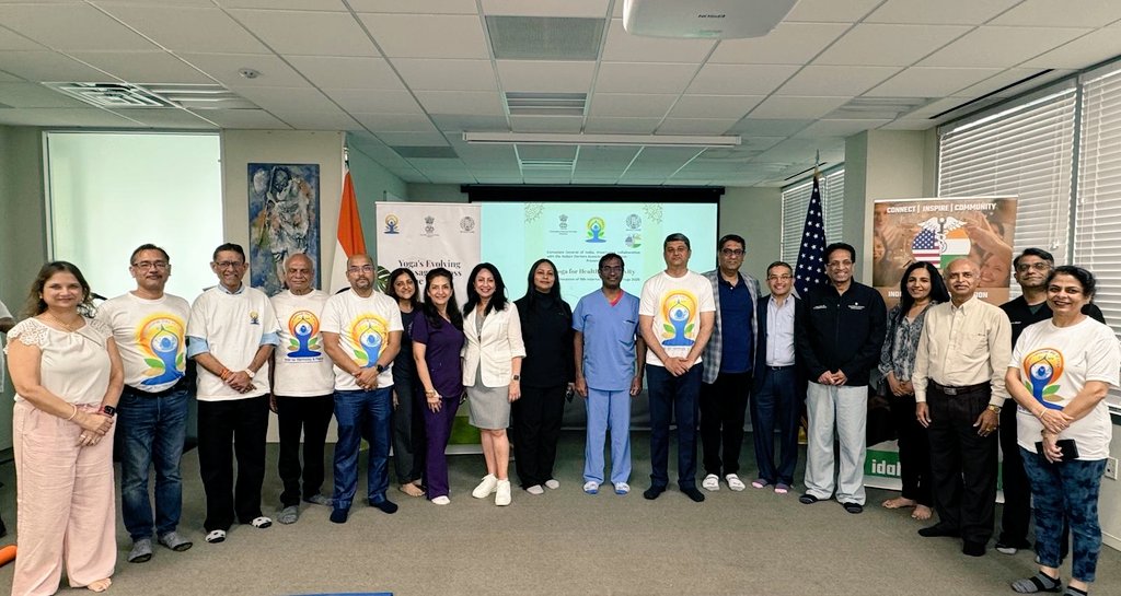 🧘‍♀️ Yoga for Health &amp; Longevity | #IDY2025 🇮🇳🇺🇸
CGI Houston, in collaboration with Indian Doctors Association, hosted an informative session on the health benefits of yoga.

Consul General Mr. D.C. Manjunath welcomed the participants from the medical fraternity to this useful