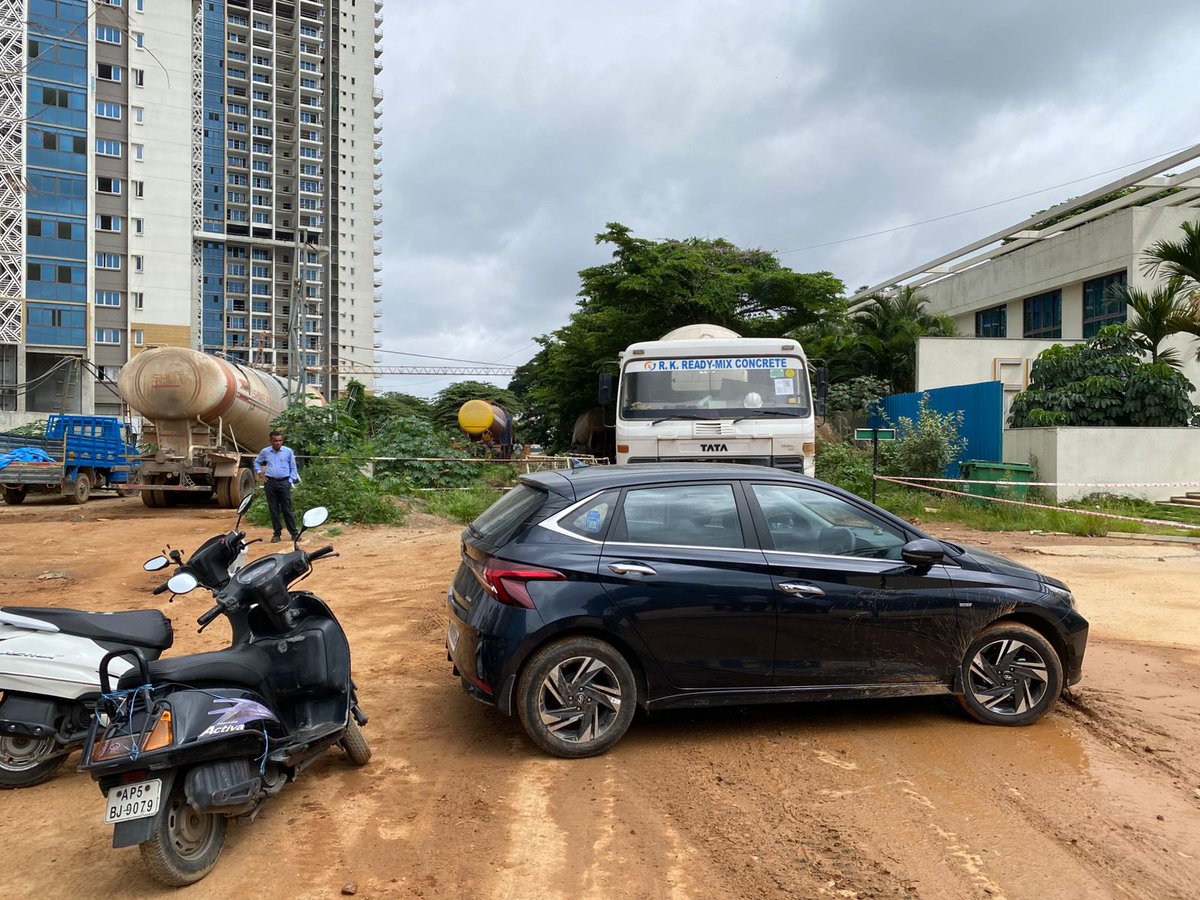ParkwestBLR's tweet photo. Parkwest owners of Sapphire ( Tower 5) to delivered at 31 Dec 2019 &amp; Magnolia (Tower 6) in 2022 ,protesting due to delay of construction for a long time and no proper delivery date. @SPRE_Official isn’t taking accountability. #ShapoorjiPallonjiParkwest https://t.co/nhM1a9ZL6U