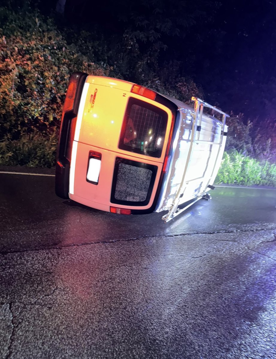 MunhallCentral's tweet photo. Our volunteers just cleared up from this vehicle roll over accident with reported entrapment. Upon arrival of FD the driver self extricated and was evaluated by EMS. Incident was held to 201 and 203 for traffic control and scene lighting. https://t.co/8YjAlgfZt9