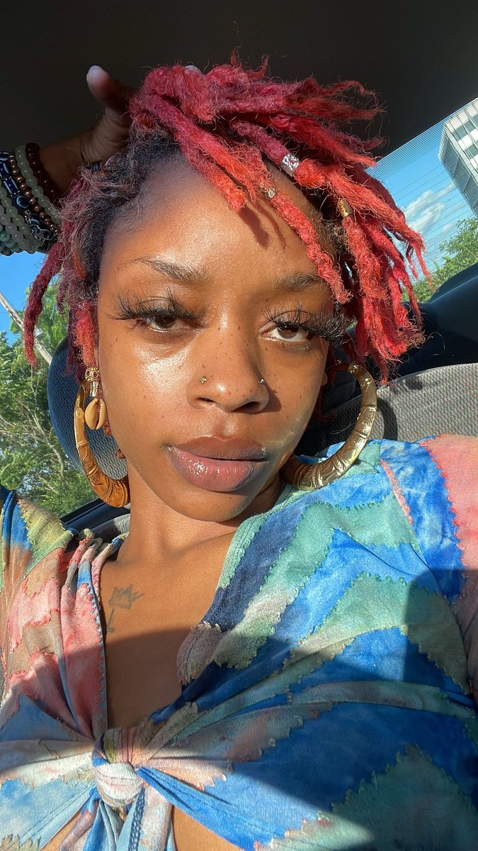 xo_jvo's tweet photo. A girl and her locs 🦋🩶

#coloredlocs #locs
#hairstyles https://t.co/iZsMKJcBKQ