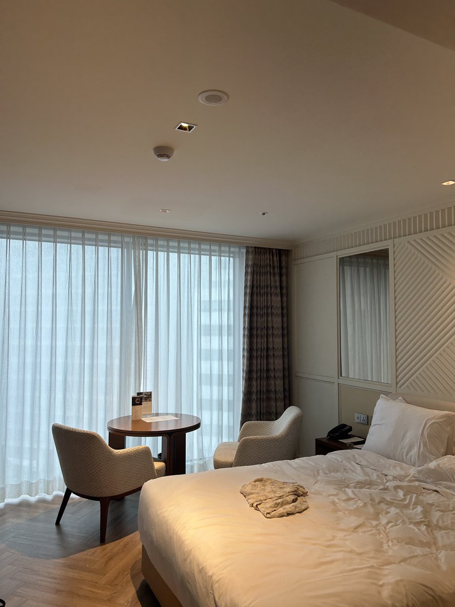 비바람을 뚫고 호텔 도착

얼리 체크인 해주는 조선호텔 사랑해요..
해운대고 바다고 나발이고...호캉스로 간다