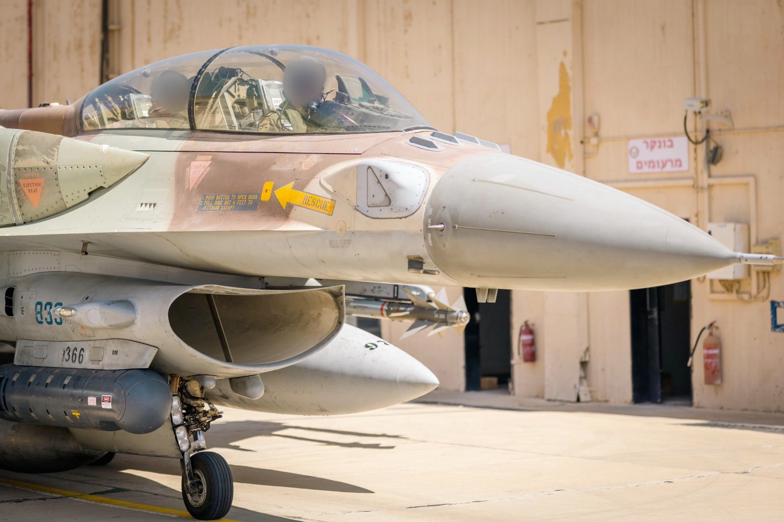 【ライド大好きマンさん】F-16パッチ＋E-2C Amazon | 富士電機 φ16コマンドスイッチ 角型 1個入 AH165