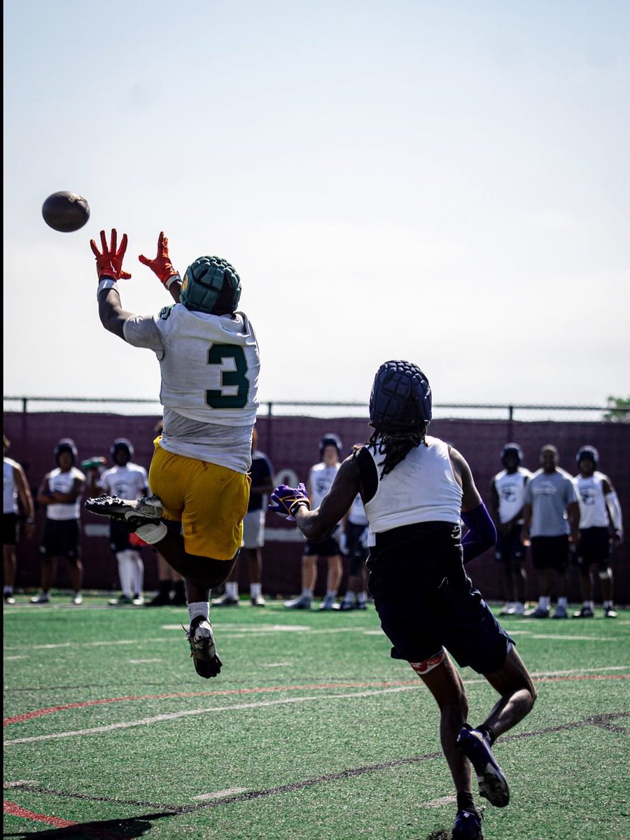 TravonGarrison3's tweet image. Some clips from the SDSU tournament !
@BrandonHuffman @adamgorney @RivalsFriedman @ChadSimmons_ @JStew8 @DamienFootball_ @CoachSumlerSDSU @Screl39
@PGregorian @Isaiah_Arriaza