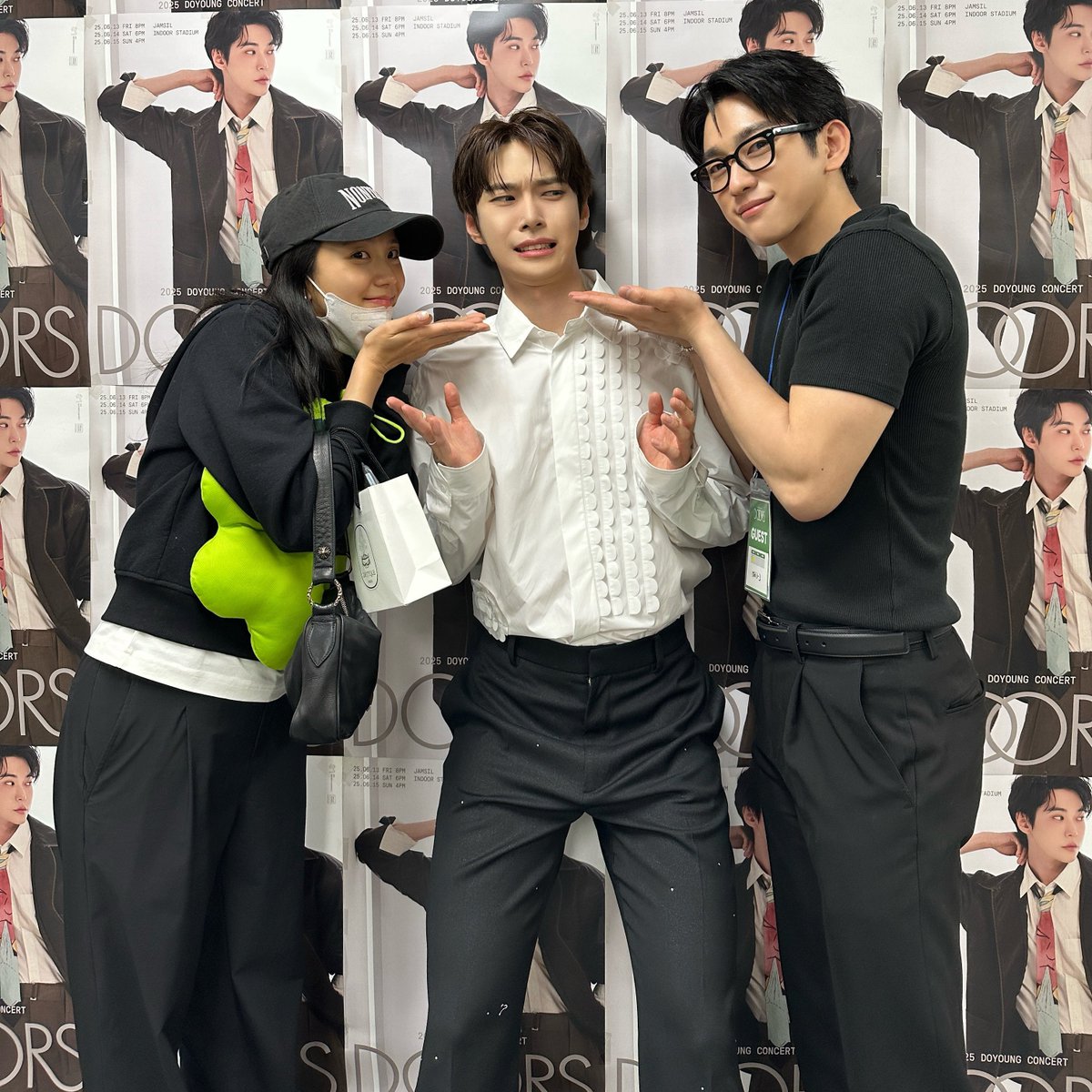 jisoogaIIery's tweet photo. 2017                                                            2025 https://t.co/r2DSzNdtxX