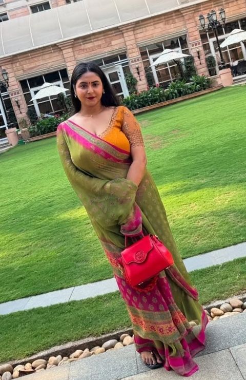 UrbanKingX89's tweet photo. "तेरे बिना हर लम्हा वीरान सा लगता है,
तेरे साथ ये दिल गुलिस्तान सा लगता है।"
#IshqKiKahani #DilSePyar #ForeverTogether
@atulpariharmca @AnsariNaziya69 @c_love01 @Cute_Manisha_16 @Rukhsana_017 @ranimishra36 @yoursHaritha https://t.co/YKASPcqbWU