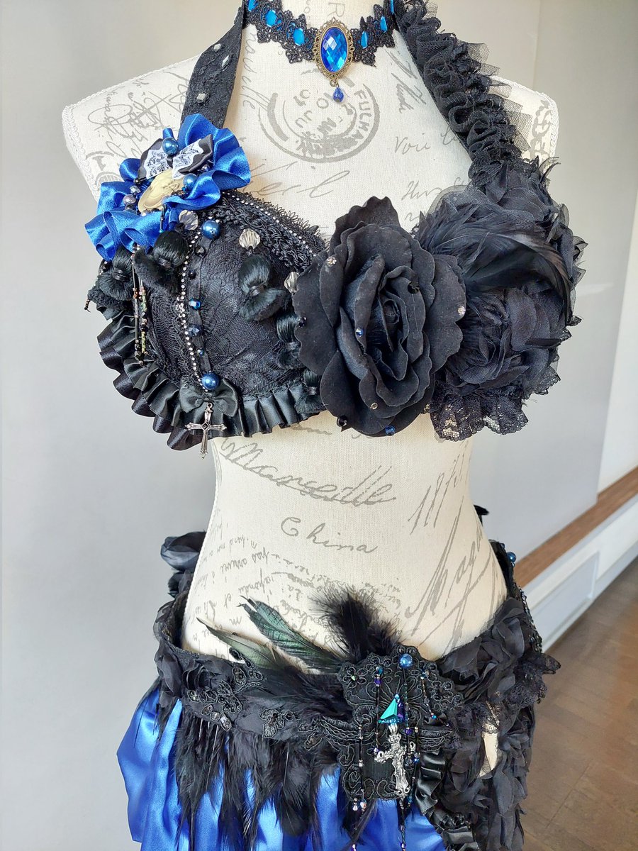 GothicBelly's tweet photo. Midnight Bad
夜に活動するコウモリ
ゴシックベリーダンス衣装
レースや黒薔薇、羽根をふんだんに使ったゴージャスなのに軽く着心地の良いブラ&amp;ベルトスカートセット
https://t.co/fwemtvSvlN https://t.co/hBGVMSjEnN
