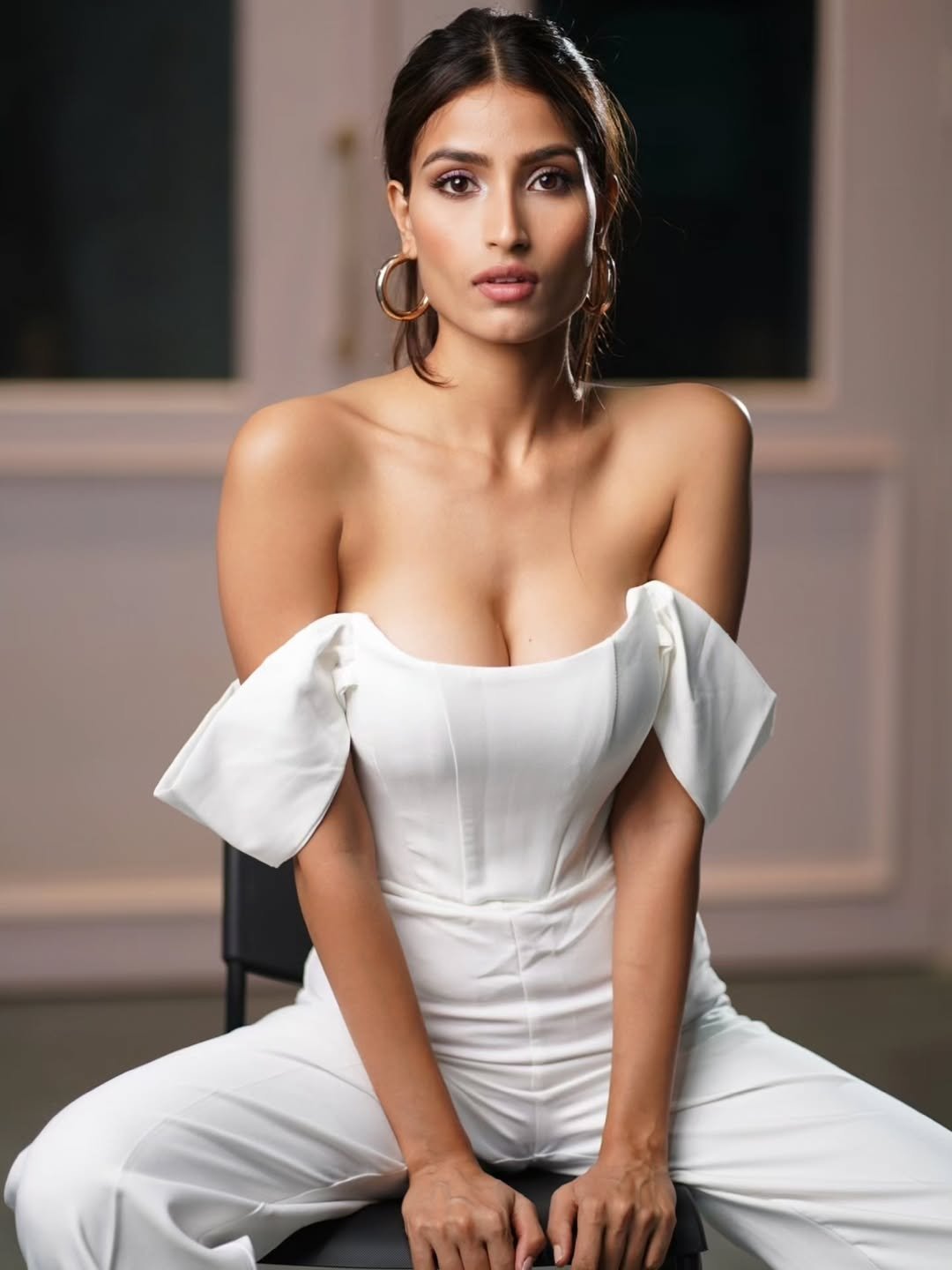 GtY_0E5a4AA2L11?format=jpg&name=large