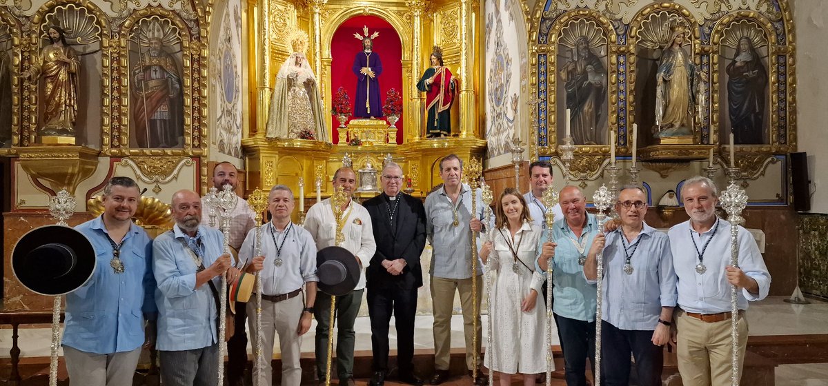 Santa Genoveva (@hdadstagenoveva) on Twitter photo 🌿 Este jueves, nuestra Parroquia abrió sus puertas a la querida <a href="/RocioSevillaSur/">Hdad. del Rocío de Sevilla Sur</a>, que regresaba del encuentro con la Blanca Paloma.
A los pies de nuestros Sagrados Titulares, se posó el cansancio del camino… y floreció el silencio agradecido de quien ha caminado con el alma. 🌿 Este jueves, nuestra Parroquia abrió sus puertas a la querida <a href="/RocioSevillaSur/">Hdad. del Rocío de Sevilla Sur</a>, que regresaba del encuentro con la Blanca Paloma.
A los pies de nuestros Sagrados Titulares, se posó el cansancio del camino… y floreció el silencio agradecido de quien ha caminado con el alma.