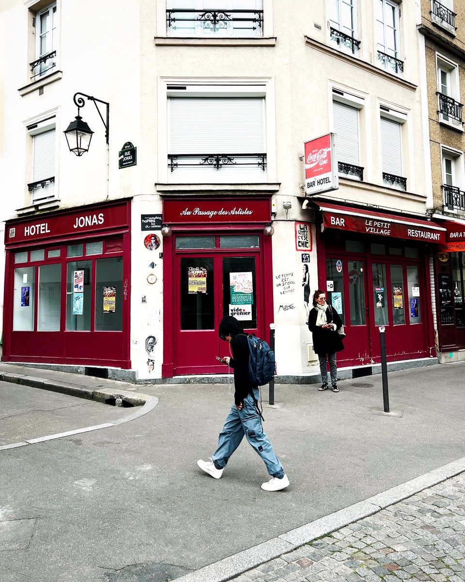 #StreetArt - Retour à la #ButteAuxCailles en mode acrobate 😅 
#VinylArt #ParisStreetArt
