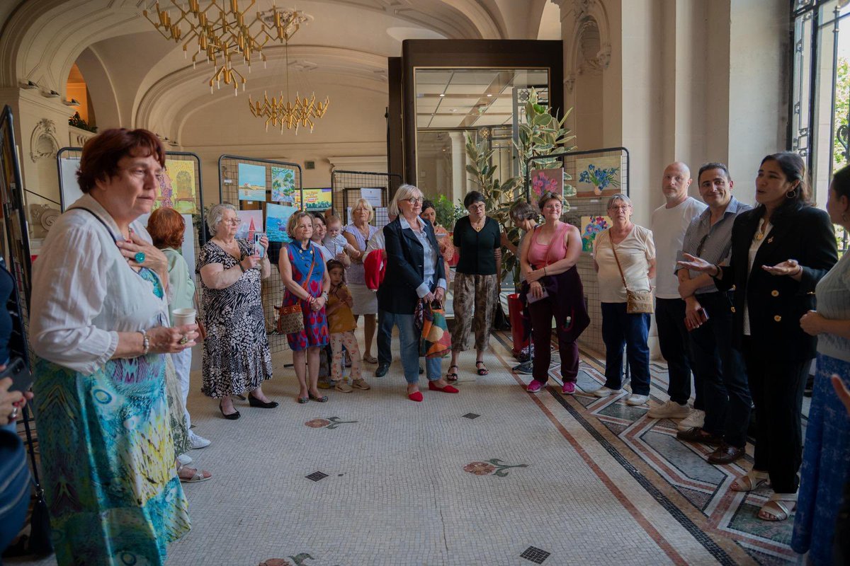 🎨 Nos seniors exposent leurs œuvres à l’Hôtel de Ville !
À travers les ateliers Pauses Créatives, ils partagent souvenirs, émotions et passion.
Merci à Magalie pour son engagement 💛