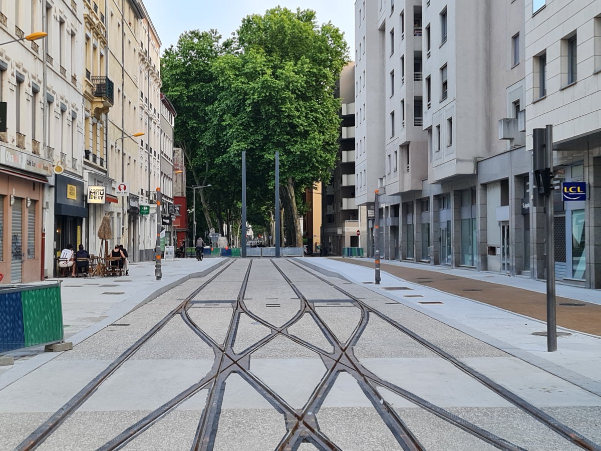 ⓘ Tram Lyon tweet media
