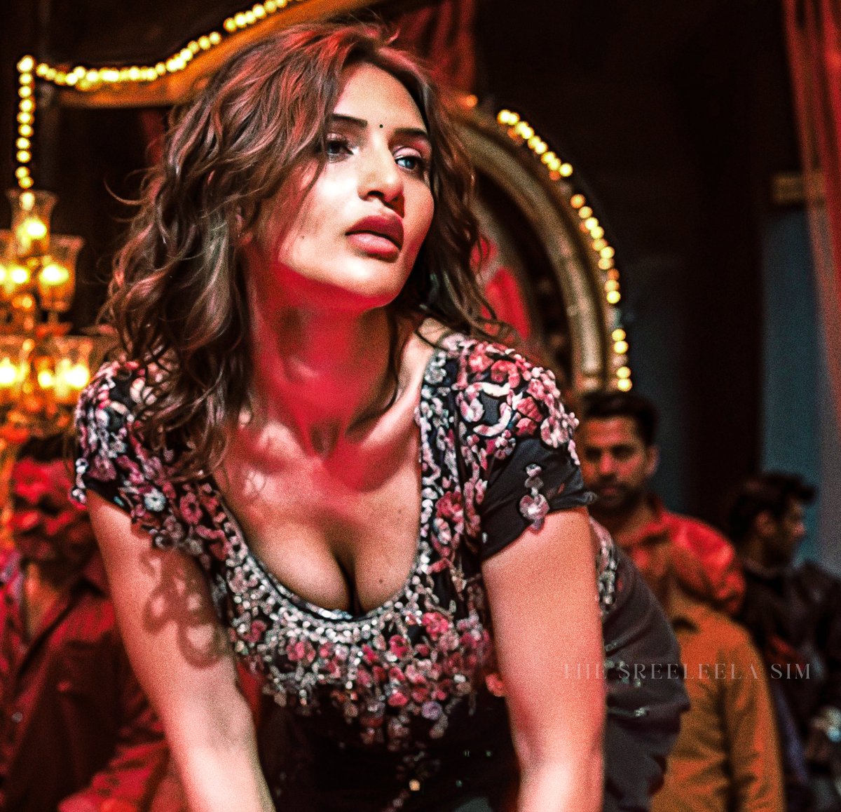 sissymogudu's tweet photo. A small girl to India's biggest item song girl her journey is inspiring for our sisses leelu the hot sizzling bitch 

Her face card one 
of the best in this generation 🫦

Her structure perfect figures 

Her cleavage that Mole on her boobs 

Her back ahh 

Happy birthday leelu 💞 https://t.co/KiL72XXXaW