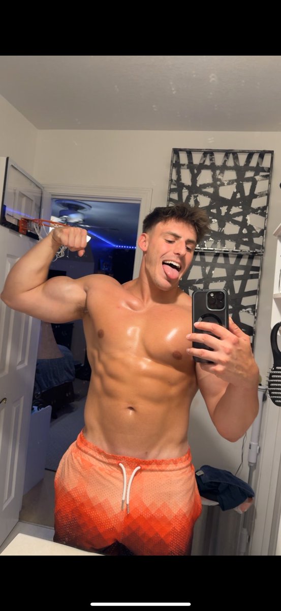 Oillll✨#slippery #shinymuscle